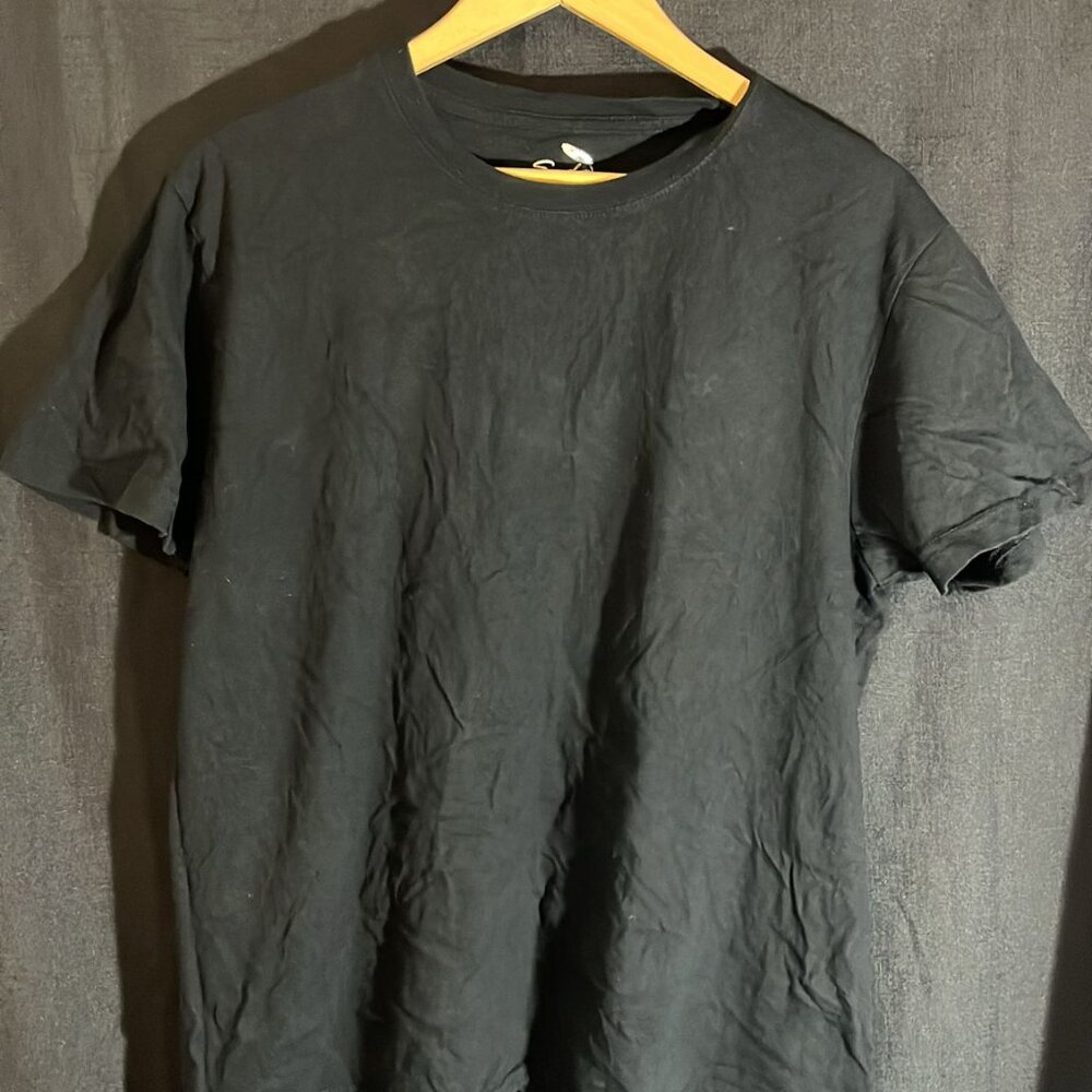 Black t-shirt